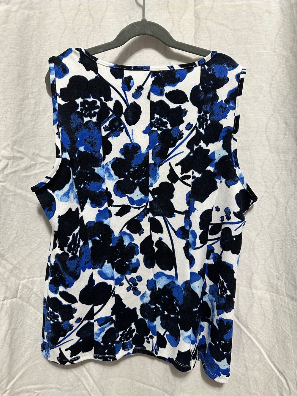 Anne Klein White Tank with Blue and Black Floral Motif - Picture 4 of 4
